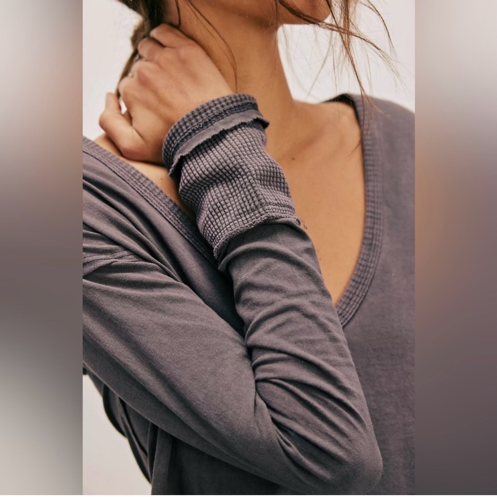 Gray Ribbed V-Neck Long Sleeve Blouse